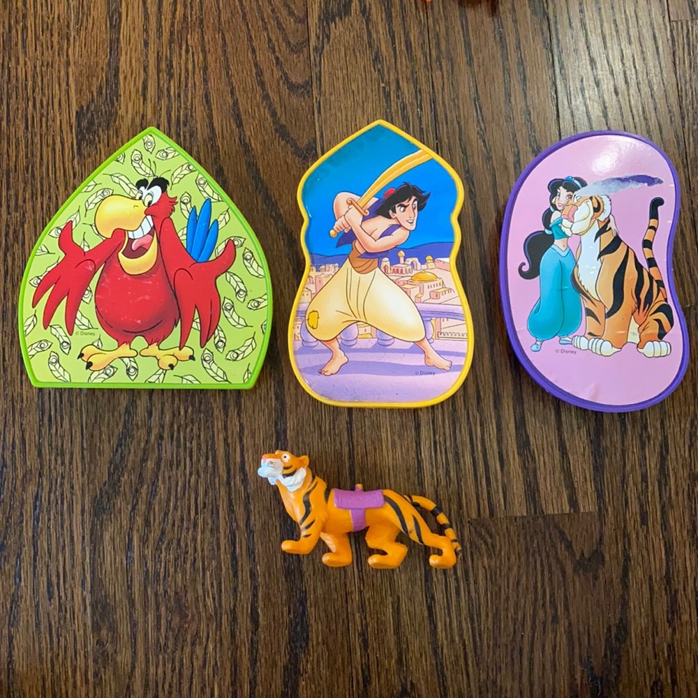 Disney Aladdin figure and boxes Burger King 90s
